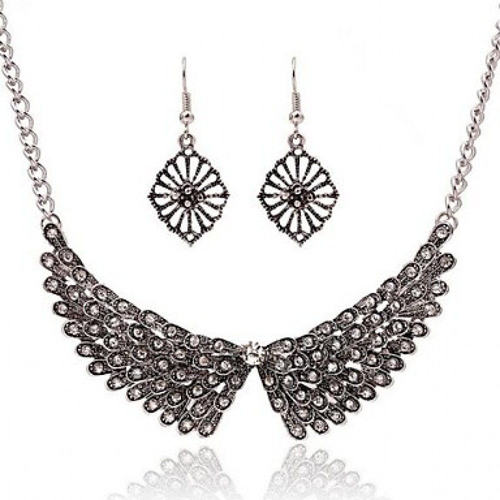 Women's Retro Exaggerated Diamond Angel Wings Short Alloy Necklace Set  